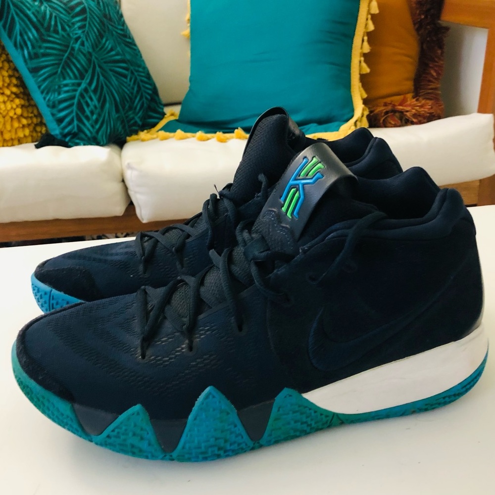 Nike Kyrie Sneakers